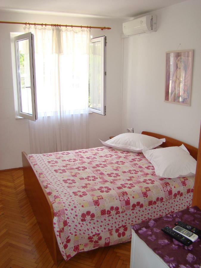 Apartments Ada Tučepi エクステリア 写真