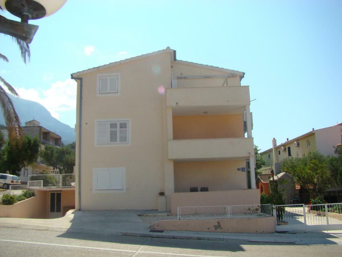 Apartments Ada Tučepi エクステリア 写真
