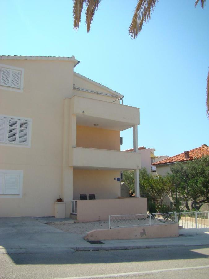 Apartments Ada Tučepi エクステリア 写真